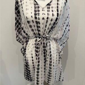 Black and White Tie-Dye Tunic Top